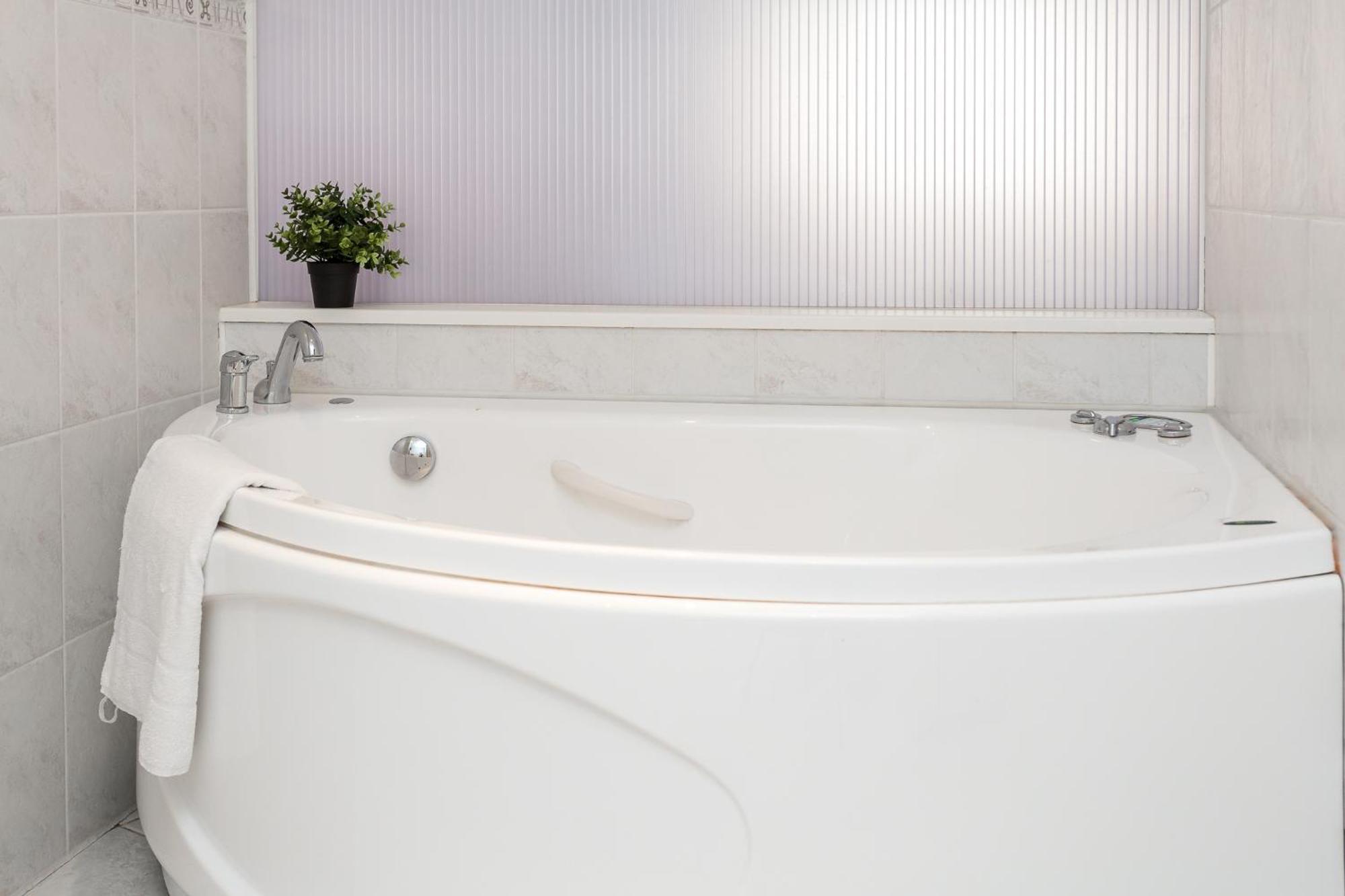 Dzingel Hotell 3*